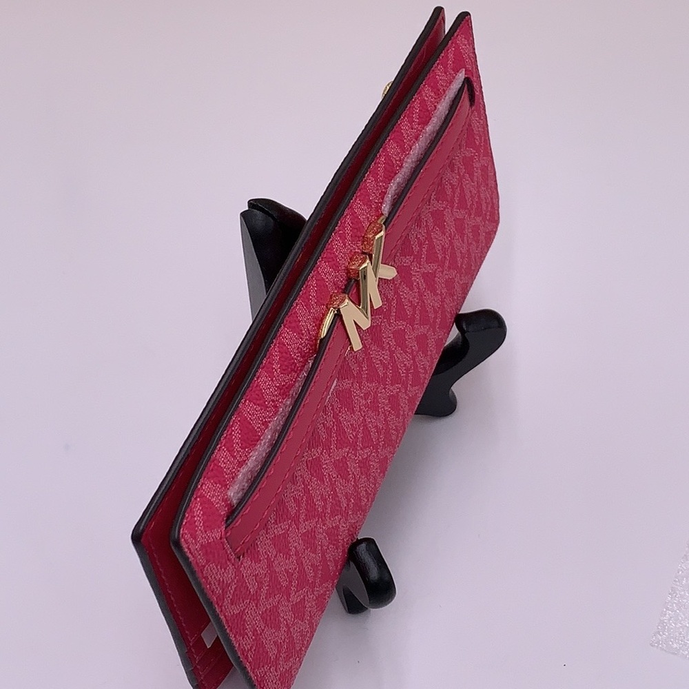 MICHAEL KORS Reed Large
Snap Signature Wallet
MK Logo Electric Pink color - Picture 10 of 11